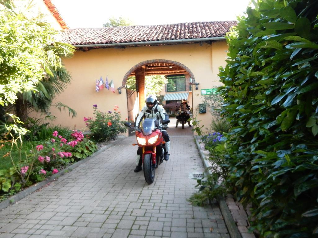 Bed&Breakfast La Siepe Pinerolo Ngoại thất bức ảnh